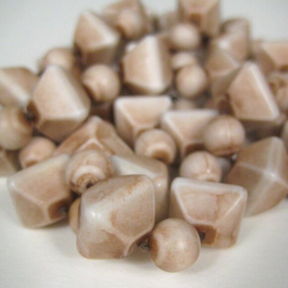 Necklace Strand Vintage 1970s 1980s Beaded Plastic Faux Stone Octahedron 32 in - Picture 7 of 8